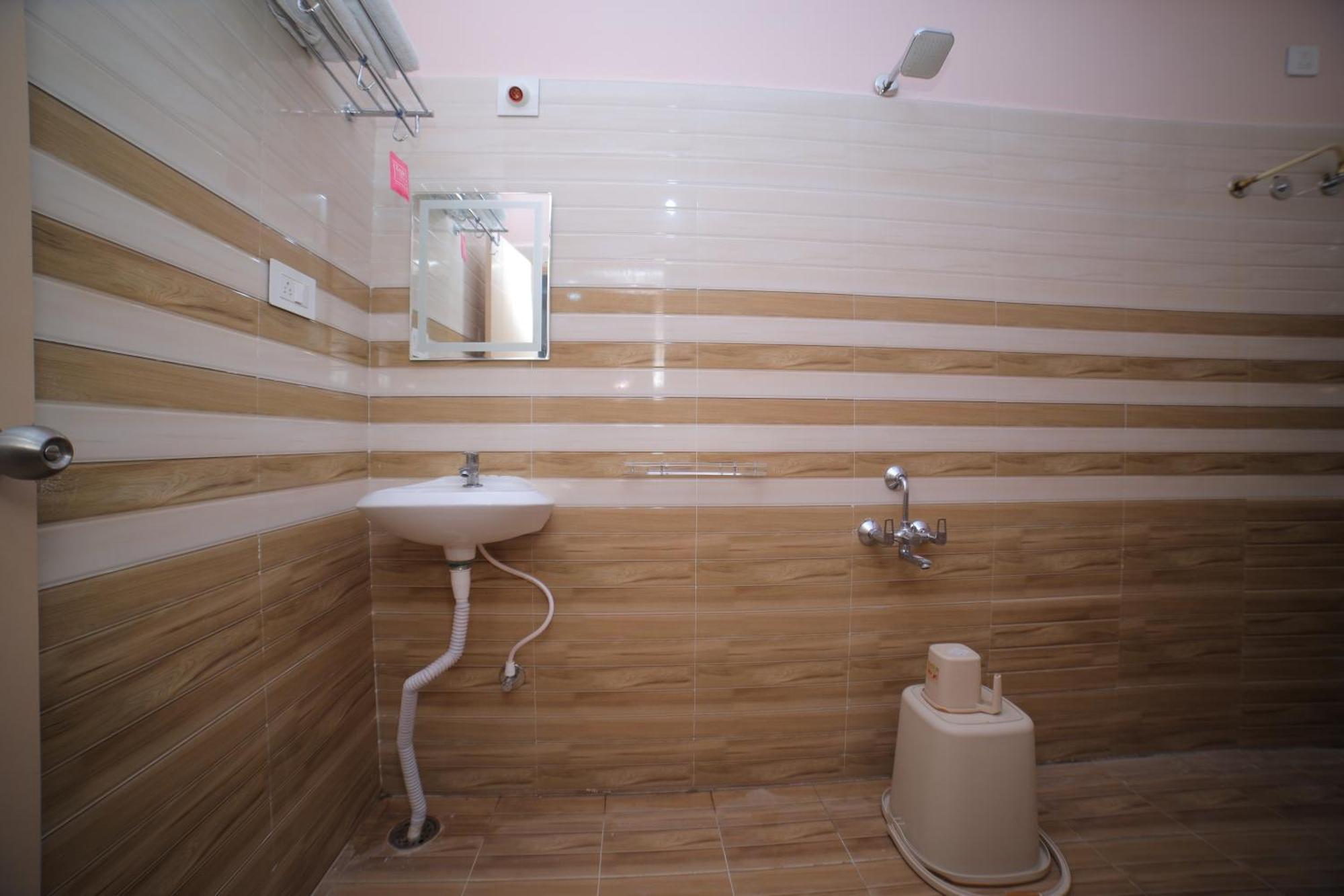 Sri Ganesh Grand Hotel Tirupati Bagian luar foto