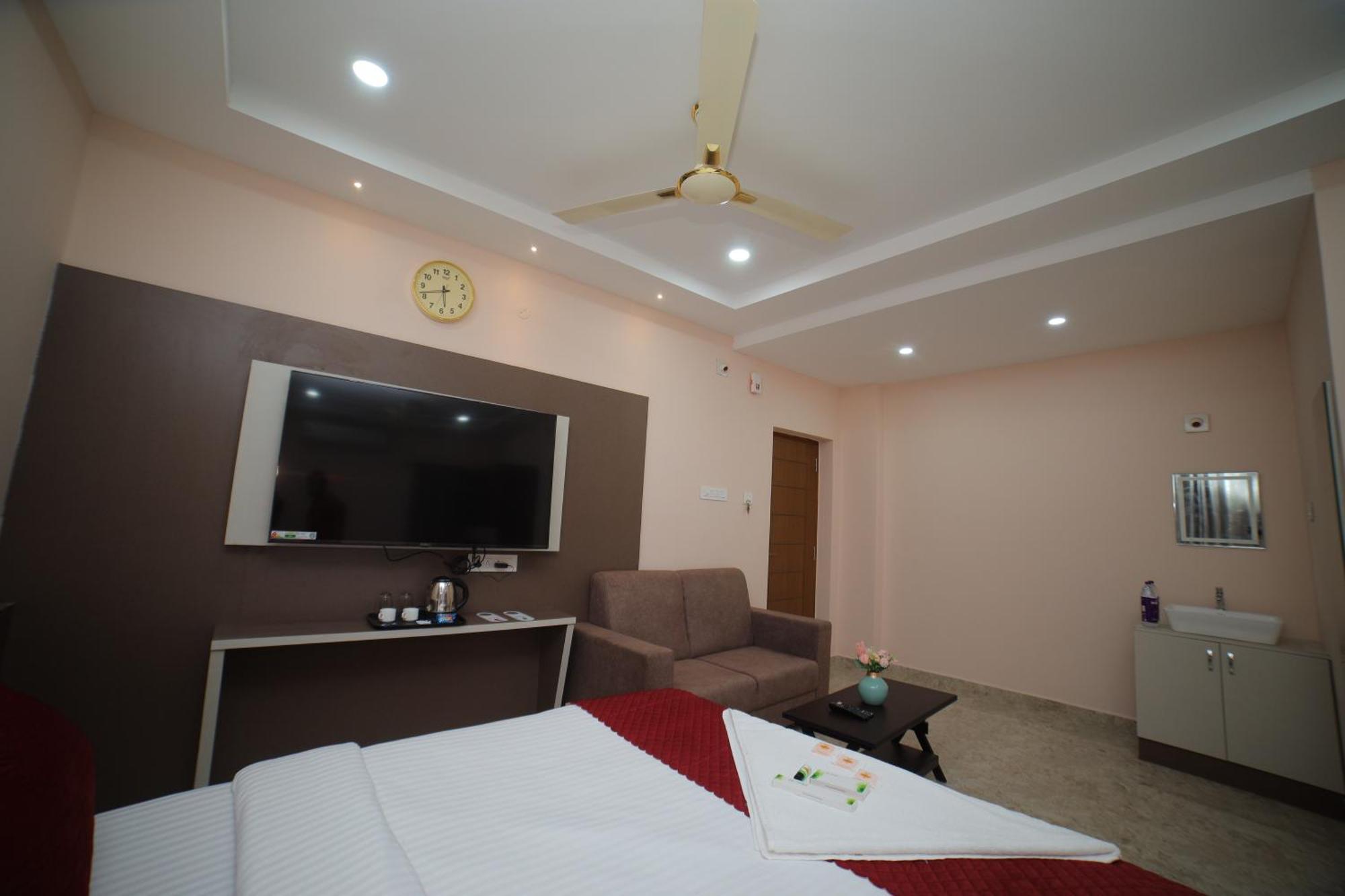 Sri Ganesh Grand Hotel Tirupati Bagian luar foto